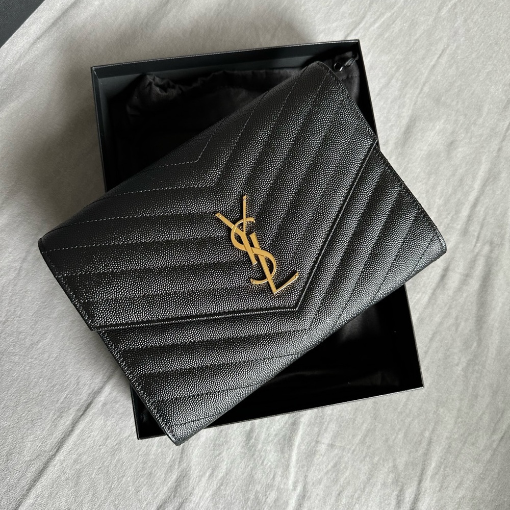CASSANDRE MATELASSÉ FLAP POUCH IN QUILTED GRAIN DE POUDRE EMBOSSED LEATHER